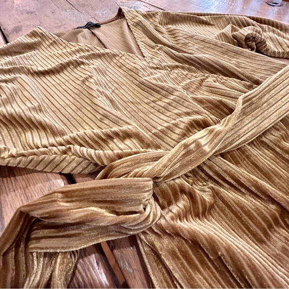 DYNAMITE Gold Velvet Textured Mini Dress - Picture 2 of 6